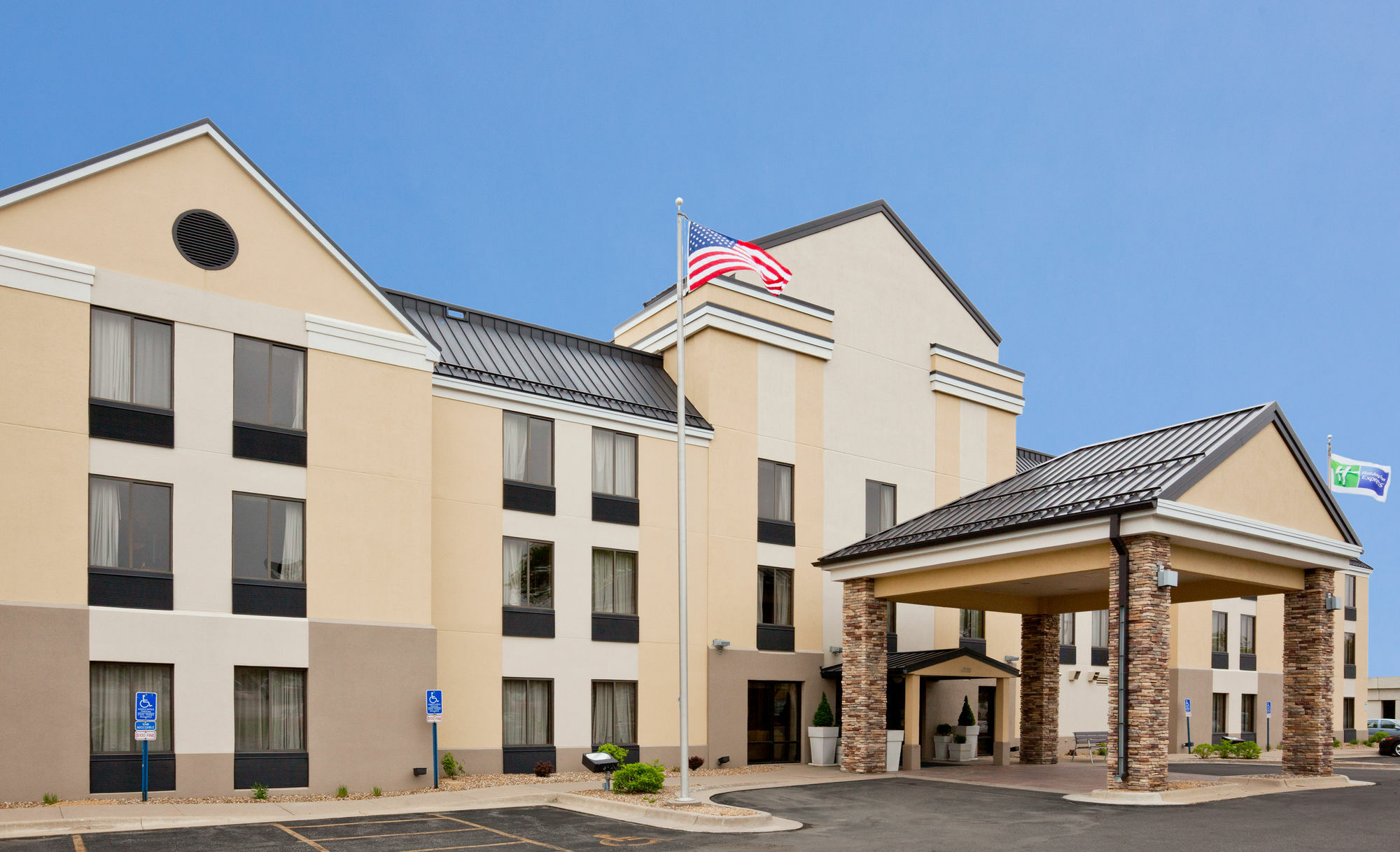 Holiday Inn Express Hotel & Suites Cedar Rapids I-380 At 33Rd Avenue, An Ihg Hotel Exterior photo